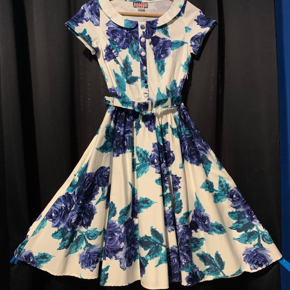 Betty Draper-esque